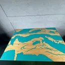 Стол из массива дуба и эпоксидной смолы река