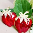 Коллекционная брошь "Клубника" от SWAROVSKI