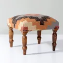 Табурет, пуф