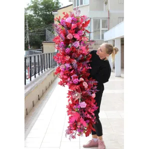 Объемная гирлянда из искусственных цветов