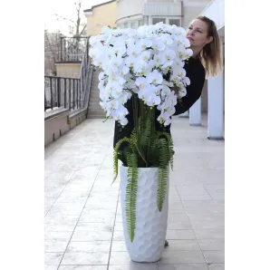 Напольная композиция из силиконовых орхидей в бетонном кашпо