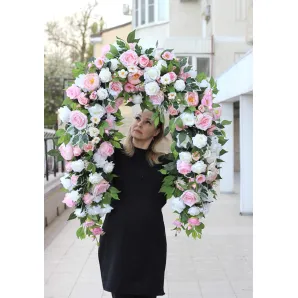 гирлянда из искусственных цветов