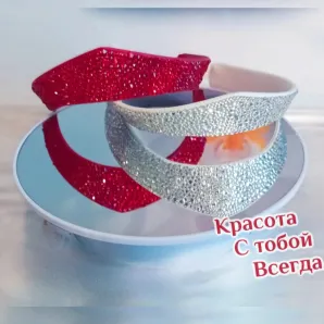 Кокошник со стразами ручной работы.