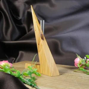 Ваза для цветов и сухостоя необычной формы