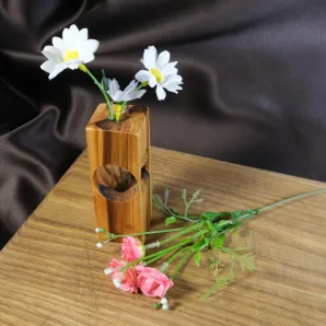 Ваза для цветов и сухоцветов из дерева с колбой