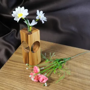 Ваза для цветов и сухоцветов из дерева с колбой