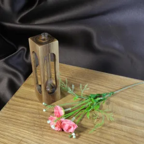 Ваза для цветов и сухоцветов из дерева с колбой