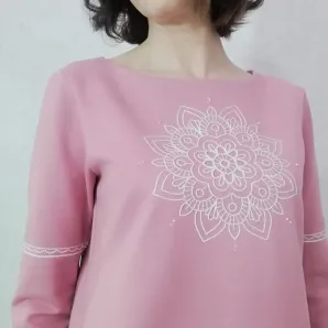 Платье с вышивкой