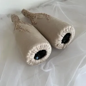 Свадебные чехлы на шампанское беж бисер пайетки