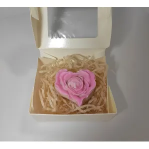 Свеча ручной работы "Роза в сердце" ароматическая