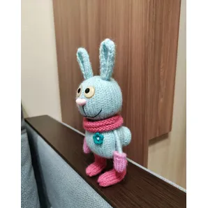 Вязаная игрушка зайчик для детей