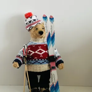 Медведь лыжник