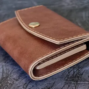 Кошелек на кнопке из натуральной кожи