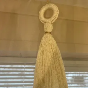 Брелок бежевый, плетеный