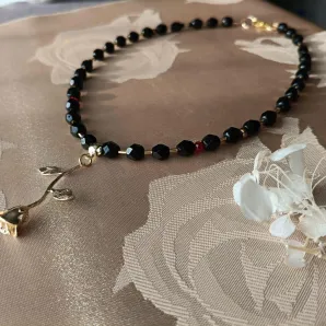 Чокер золотая роза