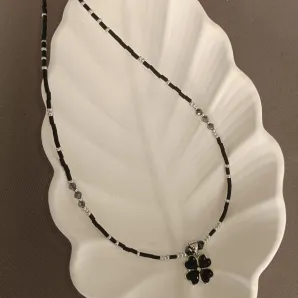 чокер черный клевер