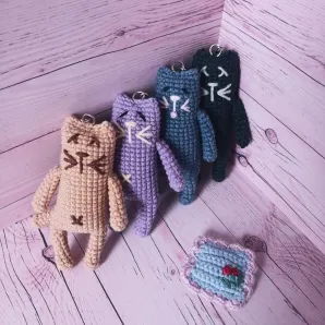 Вязаный брелок "Кот"