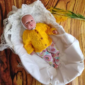 Вязаная кофточка для новорожденного на весну р.56-62