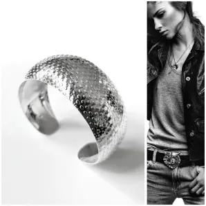 Браслет - кафф жесткий из серебра с фактурой