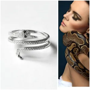 Кольцо из серебра с кубическим цирконием Змея