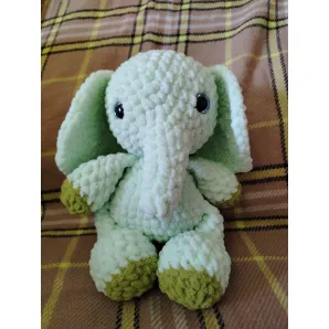 Игрушка из плюшевой пряжи