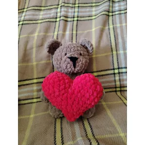 Игрушка из плюшевой пряжи