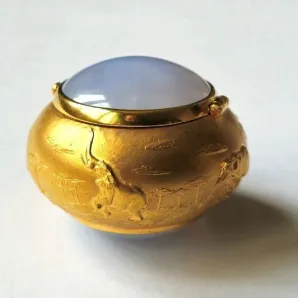 Карманная пепельница - таблетница из серебра с позолотой и халцедоном