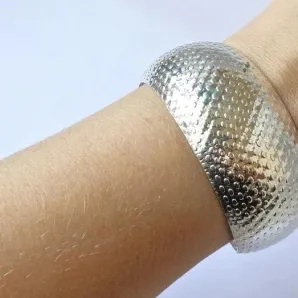 Браслет - кафф жесткий из серебра с фактурой