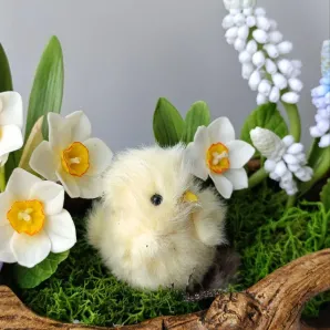 Весенний декор. Цыпленок в цветах их полимерной глины ручной работы