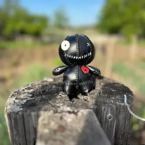 Кожаная Кукла Вуду.