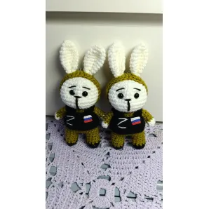 Зайчик военный брелок ручной работы