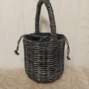 Сумка корзинка для улицы плетеная из бумажной лозы черная