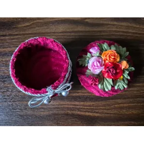 Шкатулка из бархата. Ручная работа Вышивка лентами.