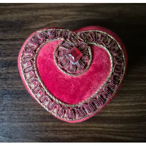 Шкатулка из бархата Сердце. Ручная работа.