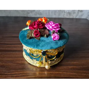 Шкатулка ручной работы. Вышивка лентами.