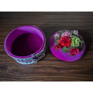 Шкатулка ручной работы. Вышивка лентами.