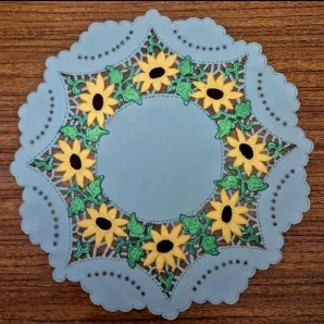 Салфетка "Подсолнухи", выполнена методом гильоширования. Ручная работа
