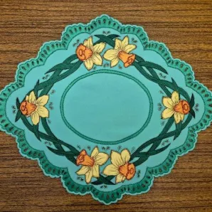 Салфетка "Зелёная фантазия" создана методом гильоширования. Ручная работа