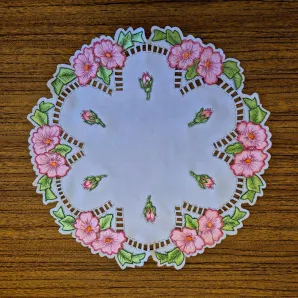 Салфетка "Цветы в круге", создана методом гильоширования. Ручная работа