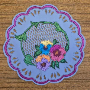 Салфетка "Три цветка", создана методом гильоширования. Ручная работа