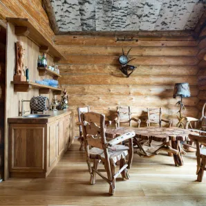 Стул из массива можжевелового дерева