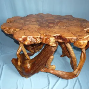 Стол из массива можжевелового дерева