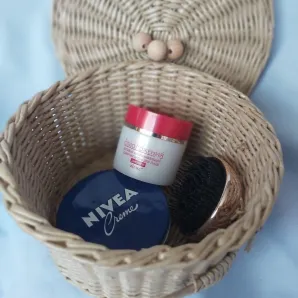 Корзинка плетеная с крышкой из бумажной лозы