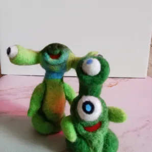 Игрушка ,,Веселые пришельцы,, сухое валяние