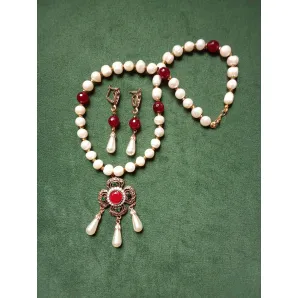 Колье и серьги в винтажном стиле