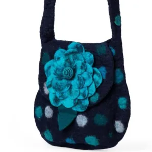 Сумка в технике валяние из овечьей шерсти. Высота сумки 37 см, длина 34 см