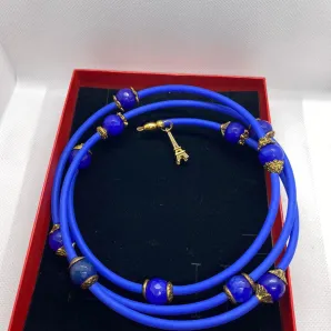 Колье на Мемори на проволоке, бусины Агат