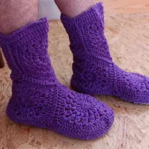 Тапочки -сапожки вязаные крючком