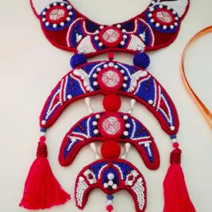 Шейное украшение в народном стиле Лунница