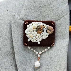 Брошь булавка с жемчугом ручной работы Овен